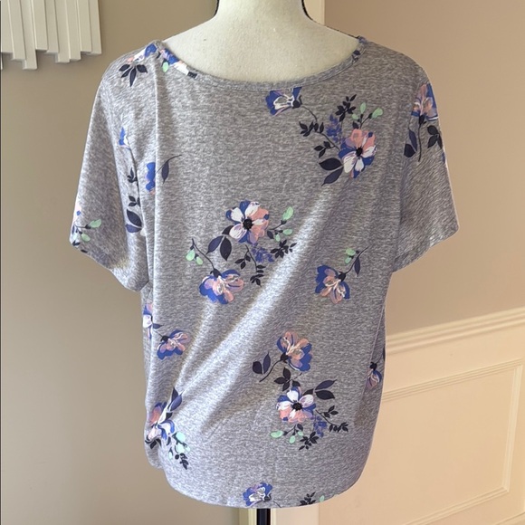 SO Short Sleeve Floral Gray Button Accent Tie WaistTop XL - Picture 4 of 8